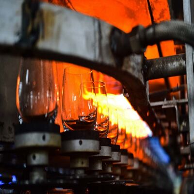 ซื้อ สายการผลิตกระจกเครื่องอาหาร 60TPD ชามใสสําหรับการใช้ในทุกวัน online manufacture